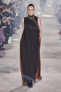defile-sacai-automne-hiver-2020-2021-paris-look-7.thumb.jpg.b958b0aa76a6239bac73eb2878f3b958.jpg
