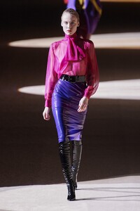 defile-saint-laurent-automne-hiver-2020-2021-paris-look-35.thumb.jpg.f06114755e166675b954dd0262f57d4f.jpg