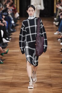 defile-stella-mccartney-automne-hiver-2020-2021-paris-look-13.thumb.jpg.34d9bea4f0d1bd2b6d0de27333ce66a2.jpg