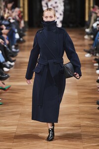 defile-stella-mccartney-automne-hiver-2020-2021-paris-look-37.thumb.jpg.17610b459ed6c90ec2890e3867d0712e.jpg