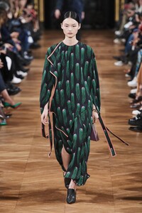 defile-stella-mccartney-automne-hiver-2020-2021-paris-look-41.thumb.jpg.8656554d136d42ed8acabd024c732824.jpg