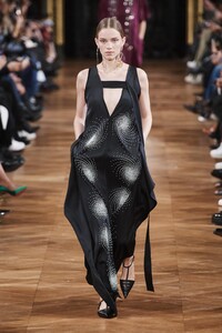 defile-stella-mccartney-automne-hiver-2020-2021-paris-look-48.thumb.jpg.43cd814ed4f876378cf29a88b9780a53.jpg