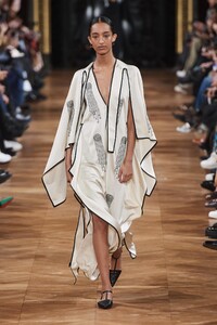 defile-stella-mccartney-automne-hiver-2020-2021-paris-look-51.thumb.jpg.5f78cbdd3c75df5254a1e4880e80e819.jpg