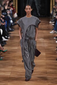 defile-stella-mccartney-automne-hiver-2020-2021-paris-look-9.thumb.jpg.7566105900e3a30f5314711e22513f91.jpg