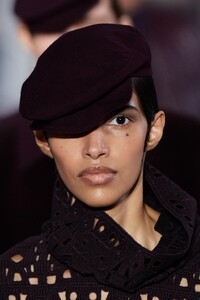 detail-defile-akris-automne-hiver-2020-2021-paris-detail-36.thumb.jpg.47fadbc714e27076f88c0db61d1ef53f.jpg