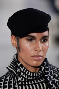 detail-defile-akris-automne-hiver-2020-2021-paris-detail-4.thumb.jpg.b3fab6e8e914ca22f483c0fe75f5afb9.jpg
