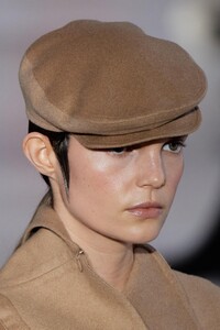 detail-defile-akris-automne-hiver-2020-2021-paris-detail-9.thumb.jpg.3c869998317530a33af63bef3c97dedd.jpg