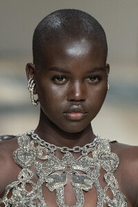 detail-defile-alexander-mcqueen-automne-hiver-2020-2021-paris-detail-64.thumb.jpg.2d2b6127d40f0723357ba1fc466b885d.jpg