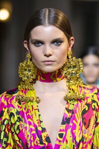 detail-defile-andrew-gn-automne-hiver-2020-2021-paris-detail-29.thumb.jpg.403719135f105e3fcbef19f40636c40e.jpg