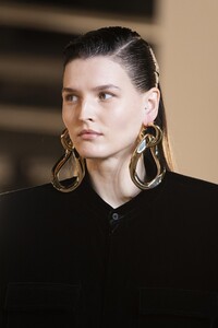 detail-defile-balmain-automne-hiver-2020-2021-paris-detail-87.thumb.jpg.85673227e8cf636c897f96c123c120b5.jpg