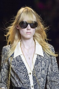 detail-defile-celine-automne-hiver-2020-2021-paris-detail-11.thumb.jpg.8549f5ae10b11294cd756e0178c261e6.jpg