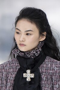 detail-defile-chanel-automne-hiver-2020-2021-paris-detail-21.thumb.jpg.50c926bb079e0cdb86f444bc6d4a0030.jpg