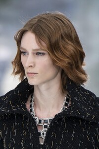 detail-defile-chanel-automne-hiver-2020-2021-paris-detail-31.thumb.jpg.609f4bfaa746a4a2eff73769dbd4f820.jpg