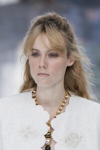 detail-defile-chanel-automne-hiver-2020-2021-paris-detail-37.thumb.jpg.88e01c974f65b808b9615fdb602d9702.jpg