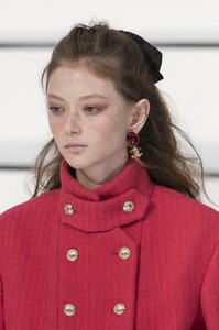 detail-defile-chanel-automne-hiver-2020-2021-paris-detail-89.thumb.jpg.3554d79e4a50fa84314149d96346cf56.jpg