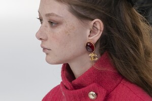 detail-defile-chanel-automne-hiver-2020-2021-paris-detail-90.thumb.jpg.1650ceb91ad1049a95bd7e07c2c750f5.jpg