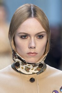 detail-defile-chloe-automne-hiver-2020-2021-paris-detail-29.thumb.jpg.17dec4afb3d2ab56aaab23c5106662ed.jpg