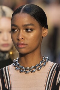 detail-defile-chloe-automne-hiver-2020-2021-paris-detail-91.thumb.jpg.fd5b03ecc7ce2ce18a142e892cae44bf.jpg