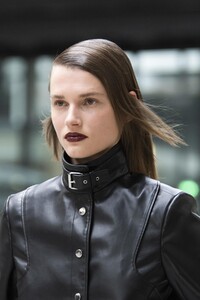 detail-defile-coperni-automne-hiver-2020-2021-paris-detail-30.thumb.jpg.a037a6eb8007a6069dc0edc7c12e6173.jpg