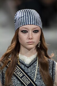 detail-defile-dior-automne-hiver-2020-2021-paris-detail-197.thumb.jpg.21ba2c9438173066639383fb72d9512e.jpg
