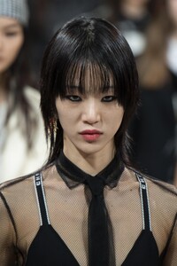detail-defile-dior-automne-hiver-2020-2021-paris-detail-274.thumb.jpg.2548b38ec2a8e9992aabd6d686fa6853.jpg