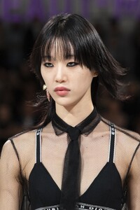 detail-defile-dior-automne-hiver-2020-2021-paris-detail-77.thumb.jpg.51e96c54eeaa8c373944f927a12244de.jpg