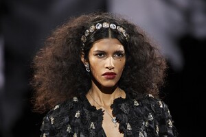 detail-defile-dolce-amp-gabbana-automne-hiver-2020-2021-milan-detail-207.thumb.jpg.6213350235909c70ea96fb2efcc84221.jpg