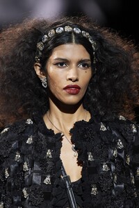 detail-defile-dolce-amp-gabbana-automne-hiver-2020-2021-milan-detail-210.thumb.jpg.de65f16919d27664a7babac8928957d7.jpg