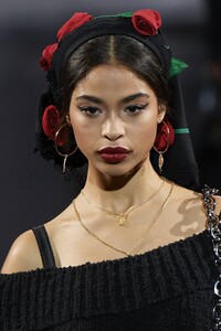 detail-defile-dolce-amp-gabbana-automne-hiver-2020-2021-milan-detail-240.thumb.jpg.7c94a68a1616afa0ee1ec905b02f9daf.jpg