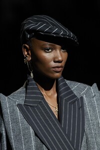 detail-defile-dolce-amp-gabbana-automne-hiver-2020-2021-milan-detail-409.thumb.jpg.1e2e0bfec0e413323a83bf5906b27db9.jpg