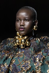detail-defile-dries-van-noten-automne-hiver-2020-2021-paris-detail-141.thumb.jpg.ca4ff16c867c955dd92378952da483f3.jpg