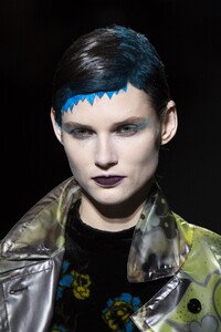 detail-defile-dries-van-noten-automne-hiver-2020-2021-paris-detail-16.thumb.jpg.a4fd567cd3f642c2df57573dc226f371.jpg