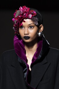 detail-defile-dries-van-noten-automne-hiver-2020-2021-paris-detail-161.thumb.jpg.73eefd010eaf6a21d0f695cd5c42ac16.jpg