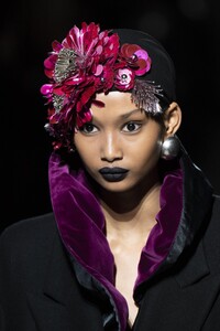 detail-defile-dries-van-noten-automne-hiver-2020-2021-paris-detail-54.thumb.jpg.3eccc6a0e4641a989f926c3847251995.jpg