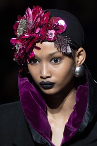 detail-defile-dries-van-noten-automne-hiver-2020-2021-paris-detail-55.thumb.jpg.1ac48afb481e20a1af7904b3d520a634.jpg