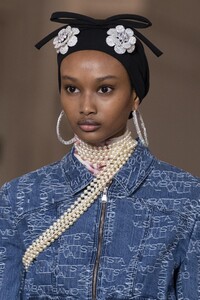 detail-defile-giambattista-valli-automne-hiver-2020-2021-paris-detail-98.thumb.jpg.5ea649ae0b593034b6625051a710a0b0.jpg