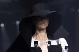 detail-defile-givenchy-automne-hiver-2020-2021-paris-detail-179.thumb.jpg.f149d48d0e78420d06cdf9d11d2d208a.jpg