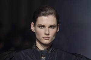 detail-defile-givenchy-automne-hiver-2020-2021-paris-detail-45.thumb.jpg.fa7acad5d7d0507b4b0e9f83670fdbf1.jpg