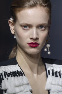 detail-defile-givenchy-automne-hiver-2020-2021-paris-detail-52.thumb.jpg.a6e527042f6678b075903b6cf034c42c.jpg