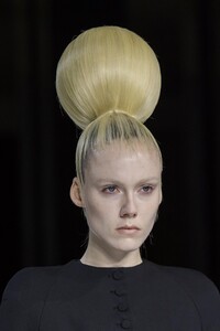 detail-defile-haider-ackermann-automne-hiver-2020-2021-paris-detail-136.thumb.jpg.a7d1b86cf4d18d0c5d55c6d931f51e42.jpg