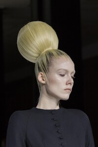 detail-defile-haider-ackermann-automne-hiver-2020-2021-paris-detail-137.thumb.jpg.8e286620af5b83643958973975828172.jpg