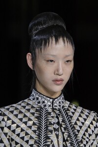 detail-defile-haider-ackermann-automne-hiver-2020-2021-paris-detail-141.thumb.jpg.2de041d79909507b9340a2e0b54a3df6.jpg