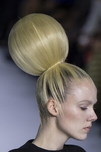 detail-defile-haider-ackermann-automne-hiver-2020-2021-paris-detail-26.thumb.jpg.2fb4835f2cd91a57c3f597763c237719.jpg