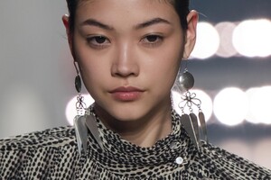 detail-defile-isabel-marant-automne-hiver-2020-2021-paris-detail-13.thumb.jpg.9e67d258e94eb6cbf6fab348a3a74a9c.jpg