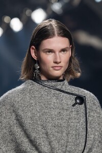 detail-defile-isabel-marant-automne-hiver-2020-2021-paris-detail-135.thumb.jpg.4bd6c388997669aa298a2392148b6566.jpg