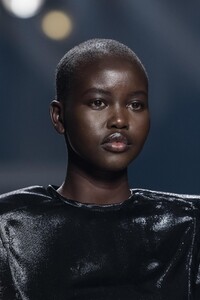 detail-defile-isabel-marant-automne-hiver-2020-2021-paris-detail-194.thumb.jpg.696d2a24564790c7e5a680119fb546bd.jpg