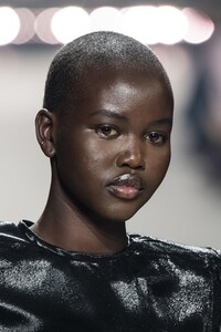 detail-defile-isabel-marant-automne-hiver-2020-2021-paris-detail-44.thumb.jpg.cac7e6962d3341fcd55396ed30fcd736.jpg