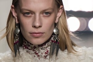 detail-defile-isabel-marant-automne-hiver-2020-2021-paris-detail-6.thumb.jpg.95a25ab157652c37cef963fae149da83.jpg