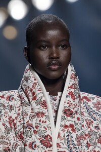 detail-defile-isabel-marant-automne-hiver-2020-2021-paris-detail-65.thumb.jpg.403002bb05b80f19cd30e4f947623962.jpg