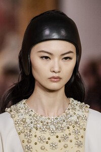 detail-defile-lanvin-automne-hiver-2020-2021-paris-detail-180.thumb.jpg.c97bdc4f8a427f30bafe3b3056812ba0.jpg